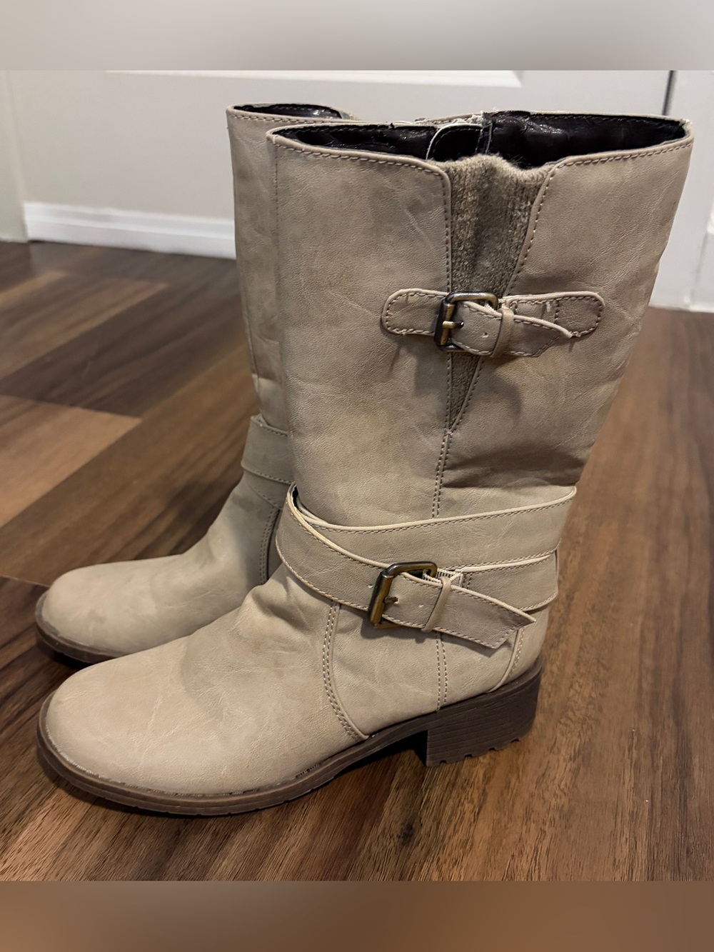 Cream Leather Boots with Buckle detailing